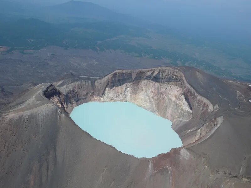 где на дальнем востоке имеются действующие вулканы. влк ключевская сопка высота. природные комплексы камчатки. действующие и потухшие вулканы россии.
