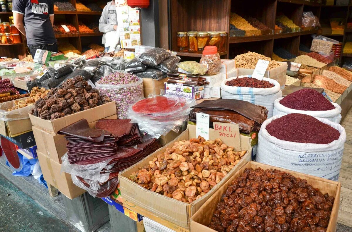 Бакинский базар в баку. Магазины баку. Магазины в баку продуктовые. Продаются баку. Продукция в магазинах баку.