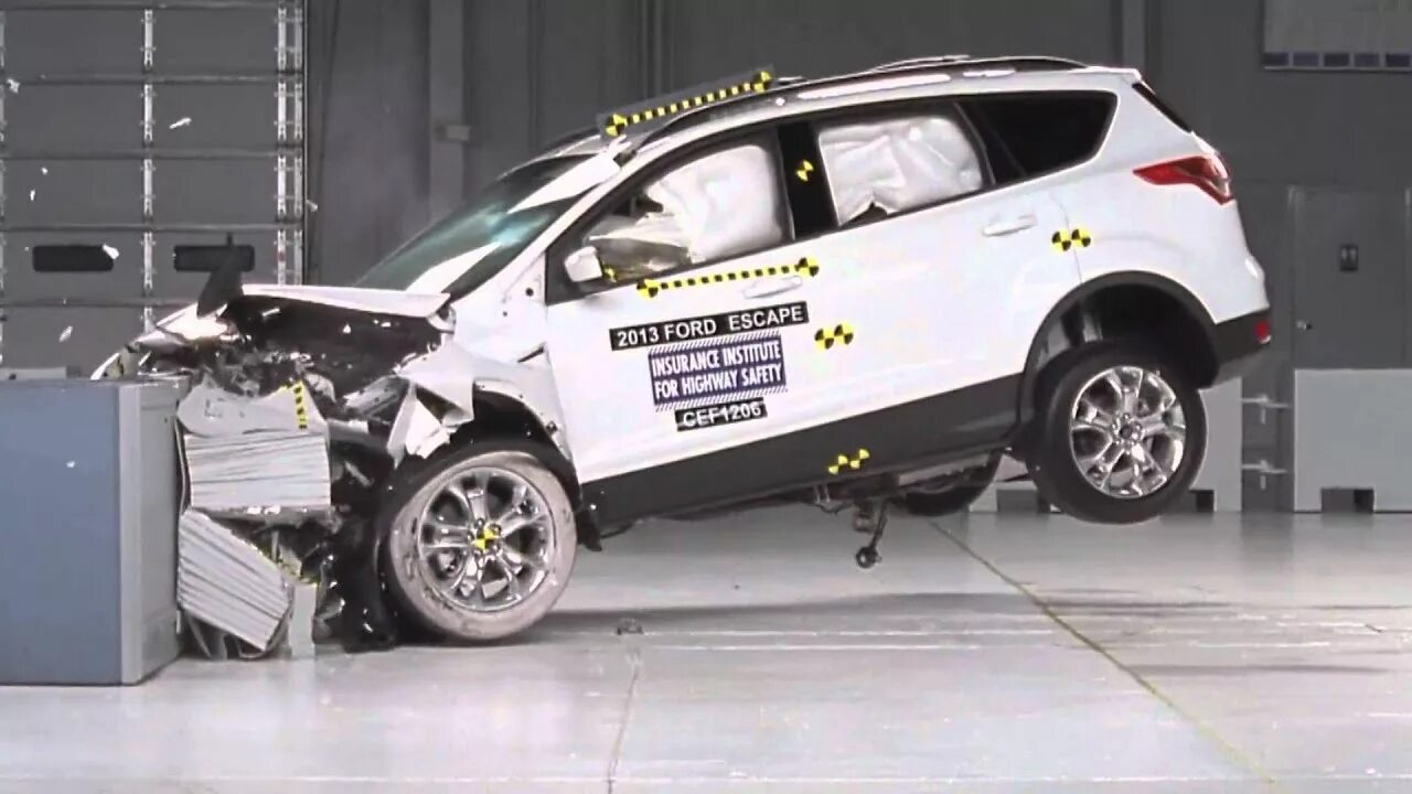 Crash escape. Ford escape 2013. краш тест форд куга 2. краш тест форд эскейп. ford escape crash.