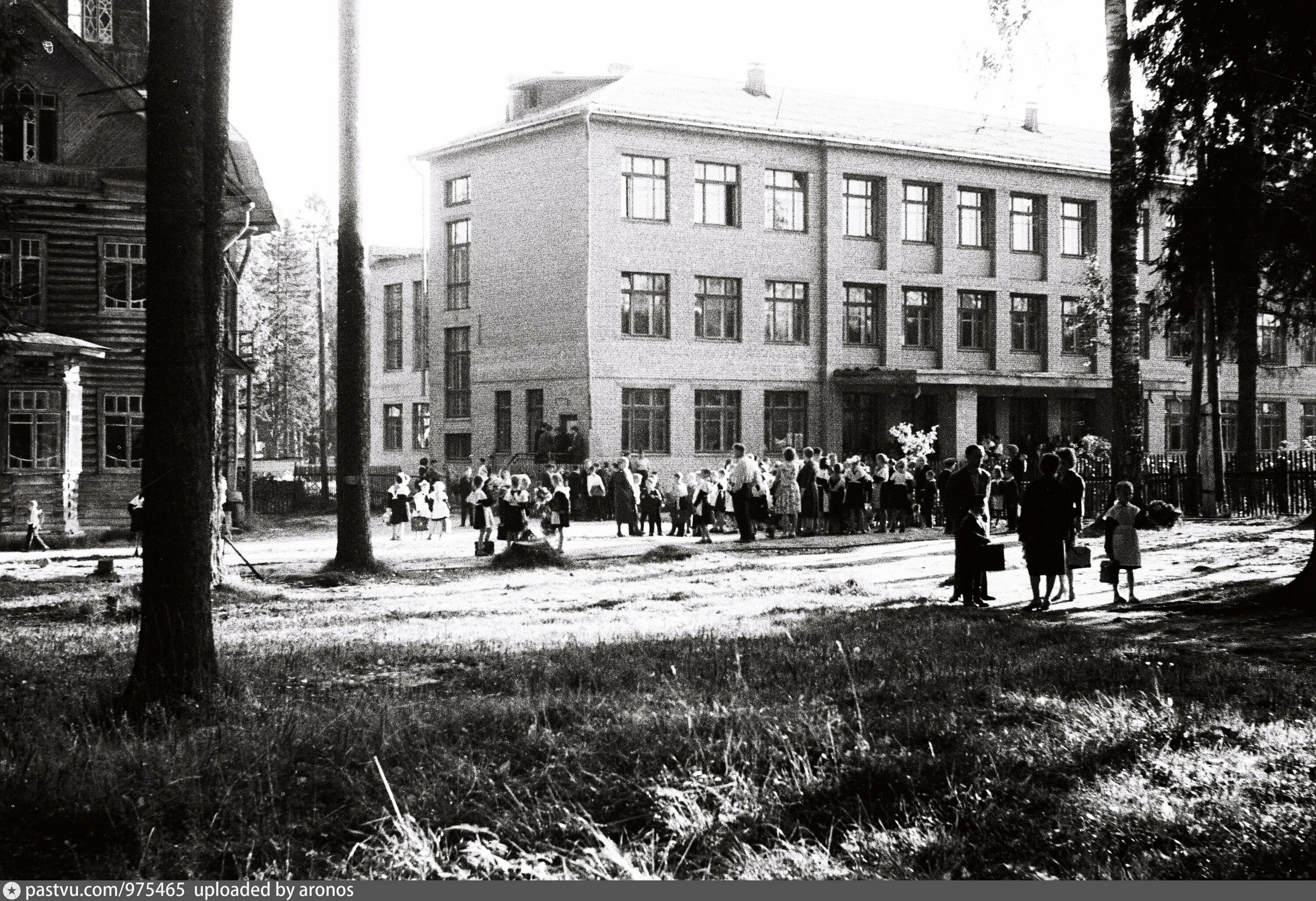 Сиверская школа 1. Школа 2 Кезево в Сиверской. Школа 3 Сиверский. Сиверская школа 1950. Интернат раньше