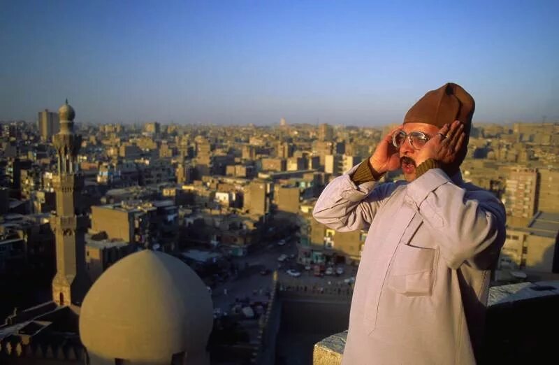 Жан-леон жером - муэдзин. Призыв к молитве с минарета. Башня минарета великой мечети алжира. Муэдзин служитель мечети. Муэдзин в турции.