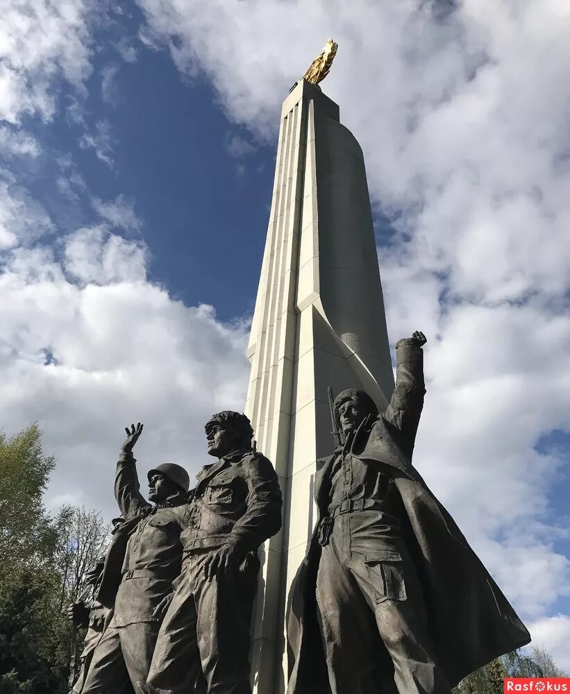 Памятник победы. Обелиск парк Победы Москва. Антигитлеровская коалиция памятник парк Победы. Поклонная гора памятники Великой Отечественной. Парк Победы Москва памятники.