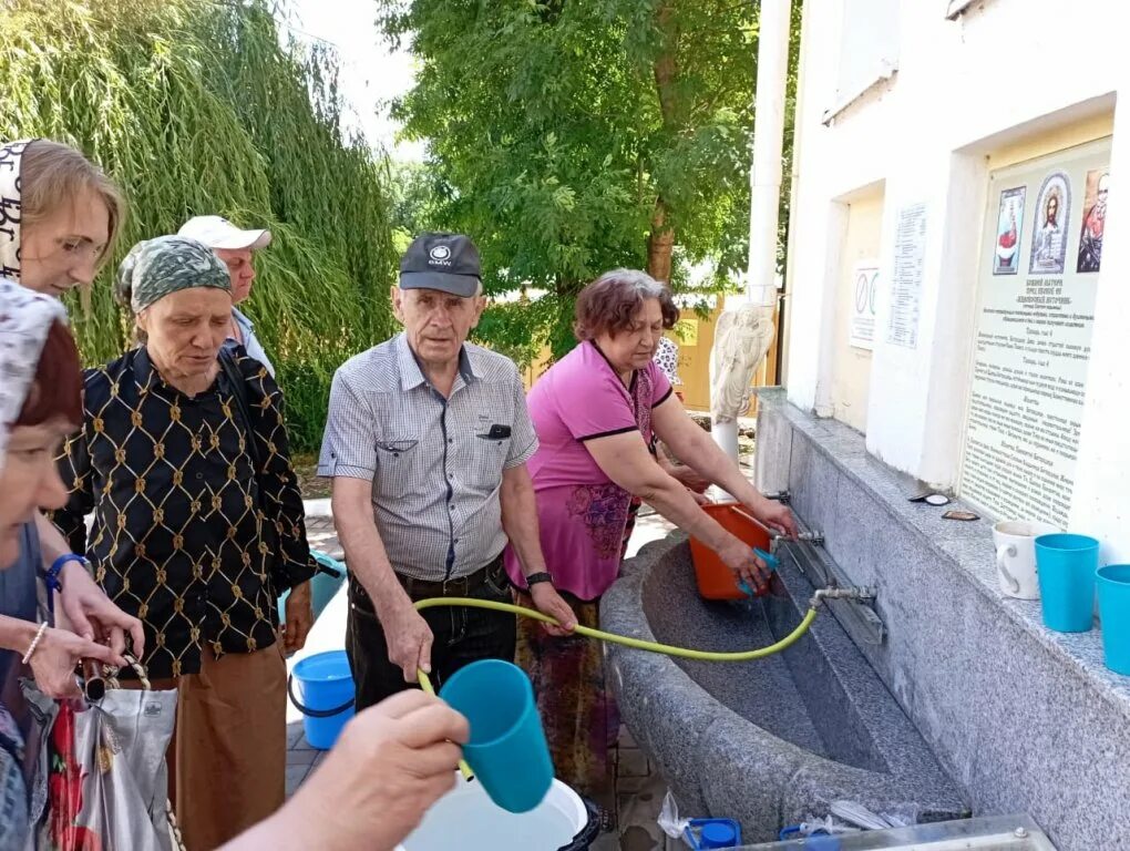 Живоносный источник Петровка Ростовская область. Петровка Мясниковский район Ростовская область Святой источник. Село Петровка Ростовской области Святой источник храм. Слобода Петровка Мясниковского района. Петровка мясниковский район ростовская область