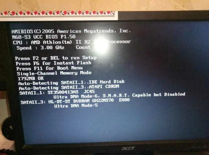 При включении компьютера f1 и f2. Press f2 or del to Run Setup. Press del to Run BIOS Setup or f11. Press f2 or del to Run UEFI Setup. Press del to run