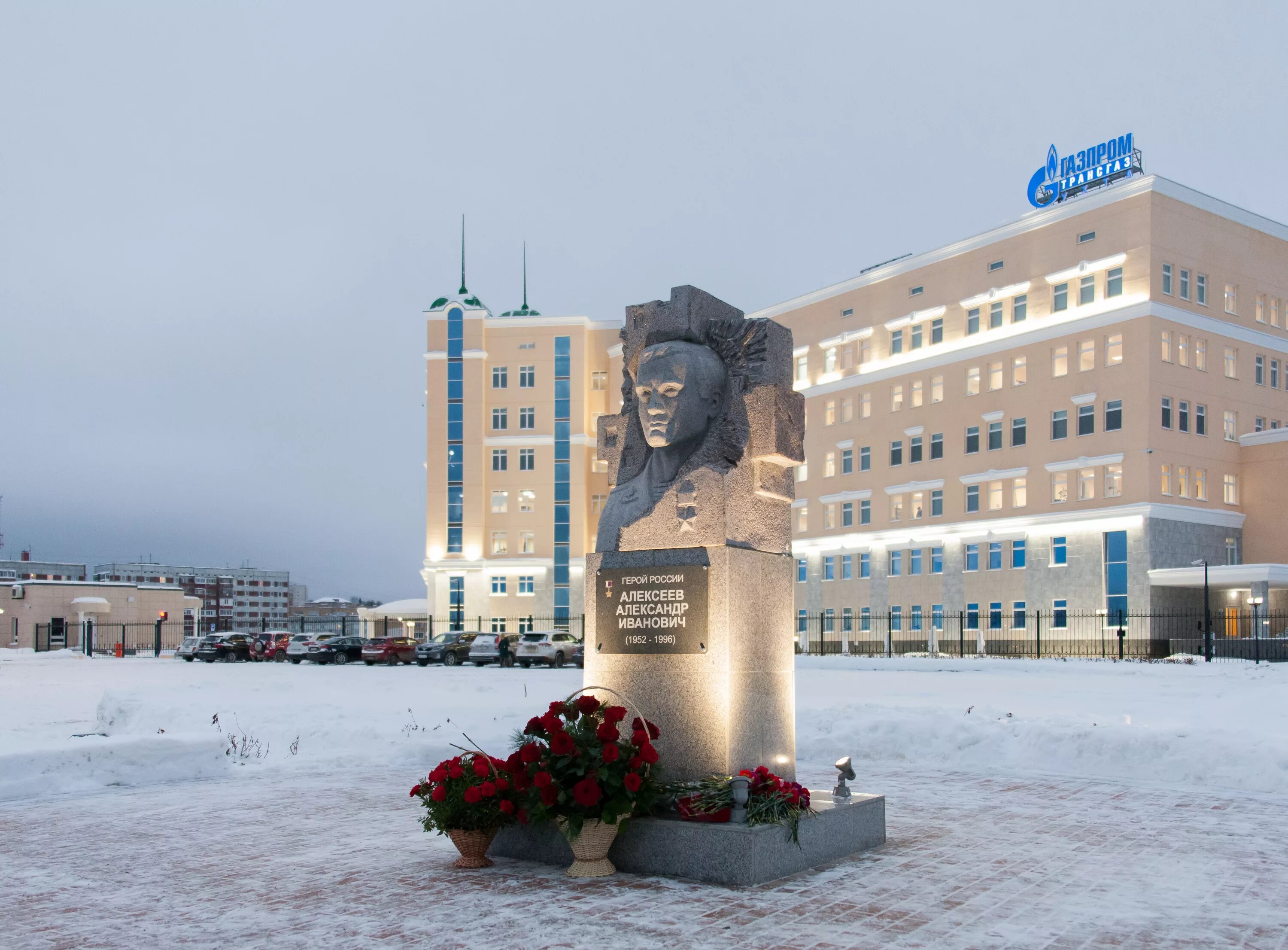 В городе ухта есть. Достопримечательности города ухты республики коми. город ухта республика коми памятники. памятник прометеям севера ухта. памятники города ухты.