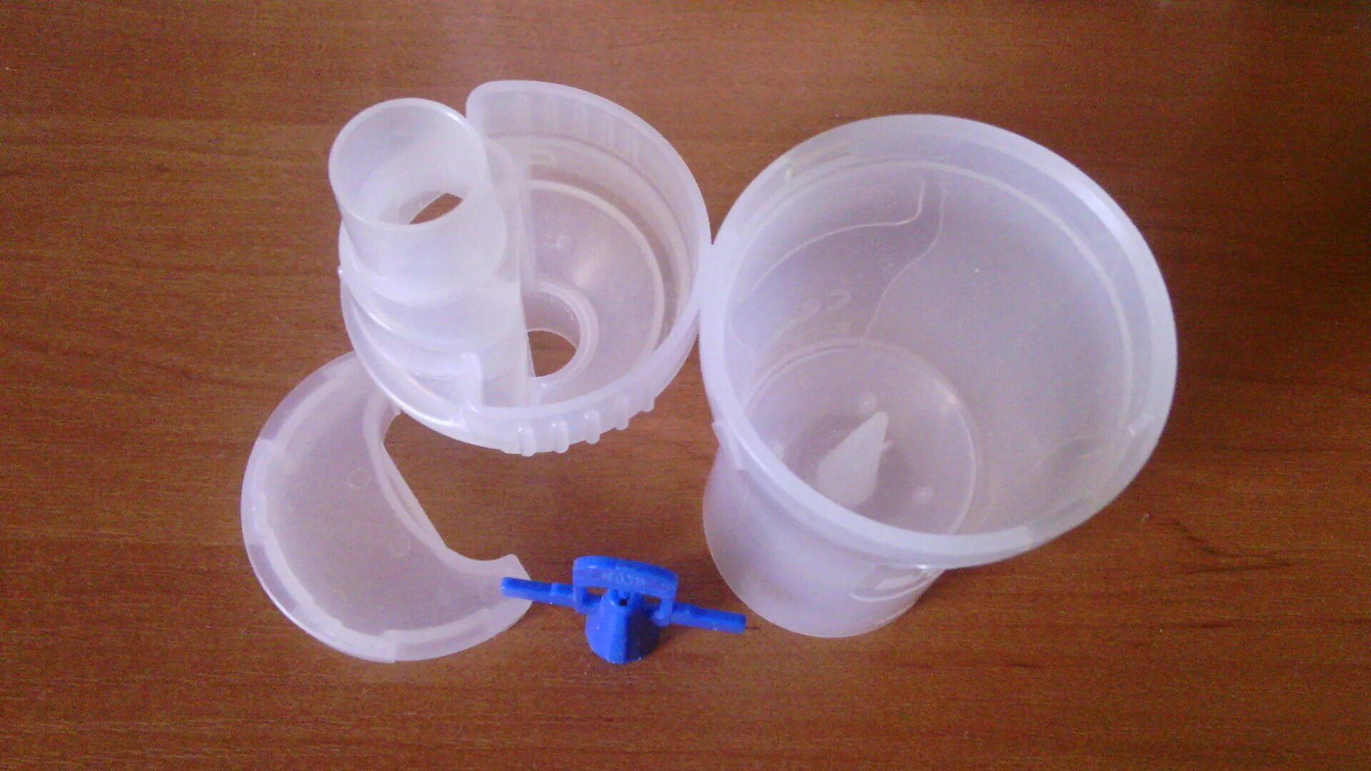 омрон небулайзер неполадки. распылитель для ингалятора. небулайзерная камера для omron ne-c28/c29/c30. как устроен резервуар для распыления к ингалятору. распылитель "рапидфлаем 2" для небулайзера бореал.