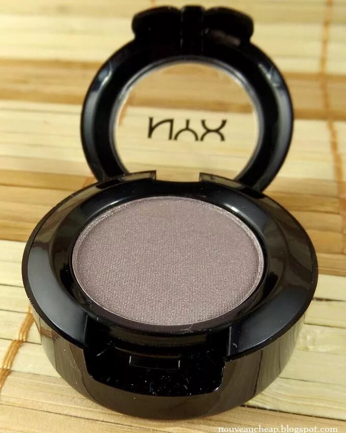 Hot singles. Тени NYX hs67. Тени НИКС однушки. NYX тени 22. NYX тени для век Singles Eye Shadow цвнт 20.