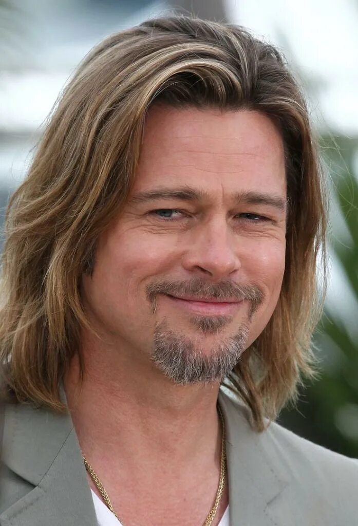 Брэд Питт (Brad Pitt) длинные волосы. Брэд Питт с длинными волосами. Каре мужское Брэд Питт. Брэд Питт длинные волосы стрижка.