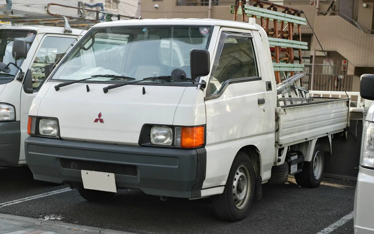 Mitsubishi бортовой. Митсубиси l300 Truck. Mitsubishi l300 бортовой. Митсубиси л300 грузовой. Mitsubishi l300 Делика.