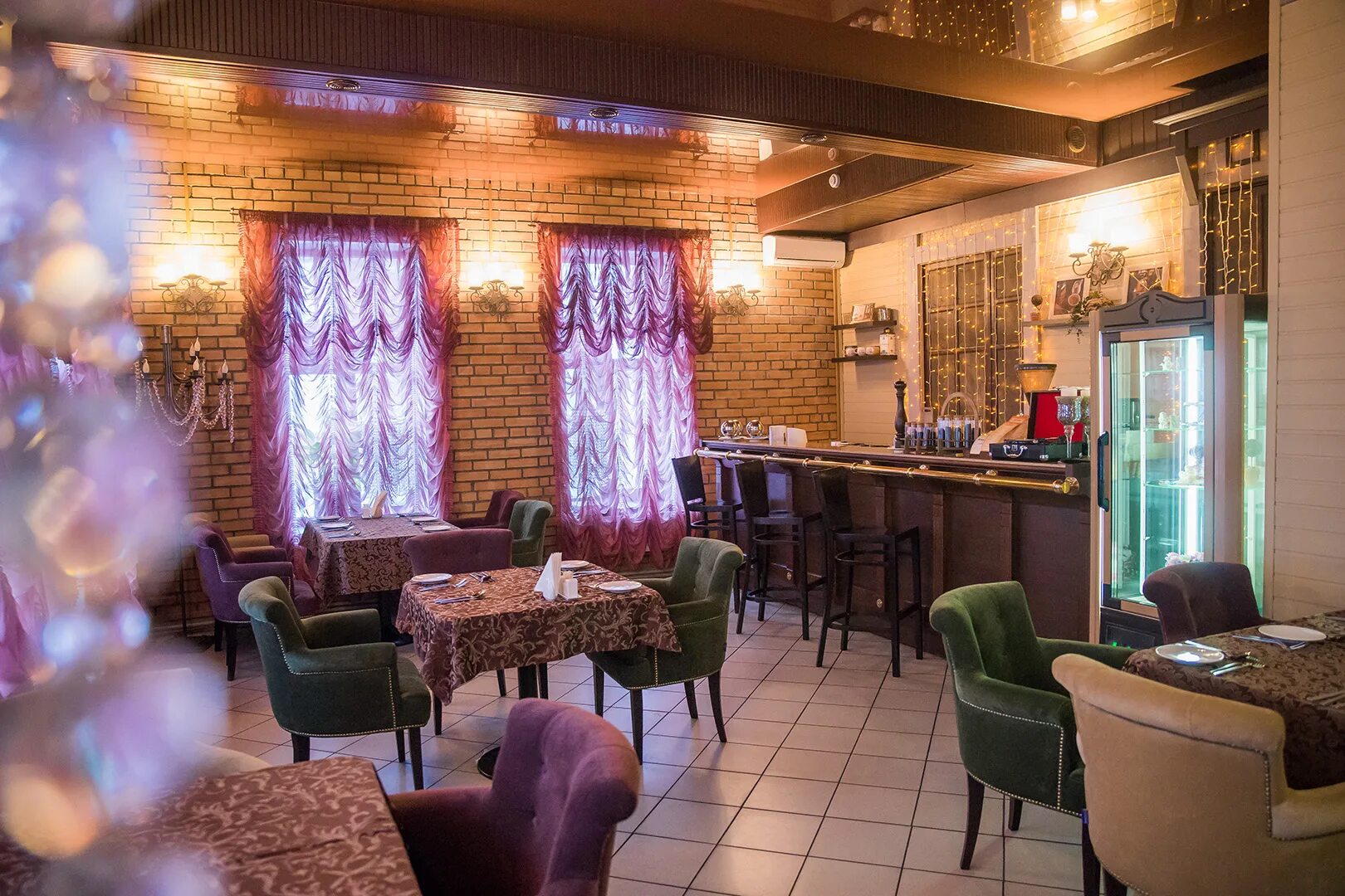 парадная площадь челюскинцев, 14, ярославль. рестораны ярославля. бульвар ресторан ярославль фото. кафе и рестораны в ярославле в центре. бульвар ресторан ярославль.