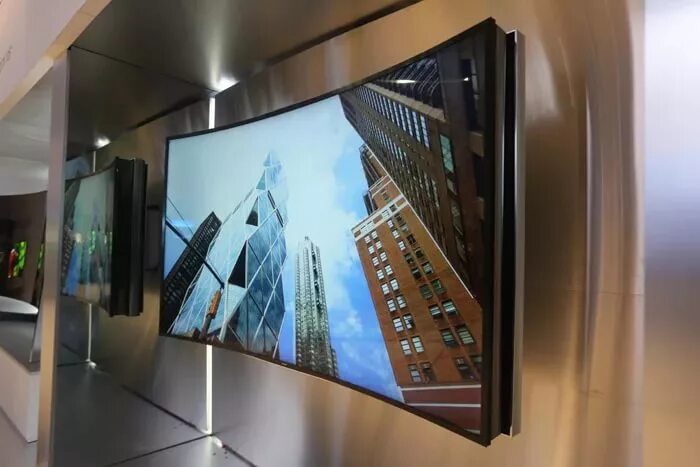 Телевизор самсунг выгнутым экраном. Телевизор Samsung изогнутый экран. Samsung Bendable TV. Гнутый телевизор