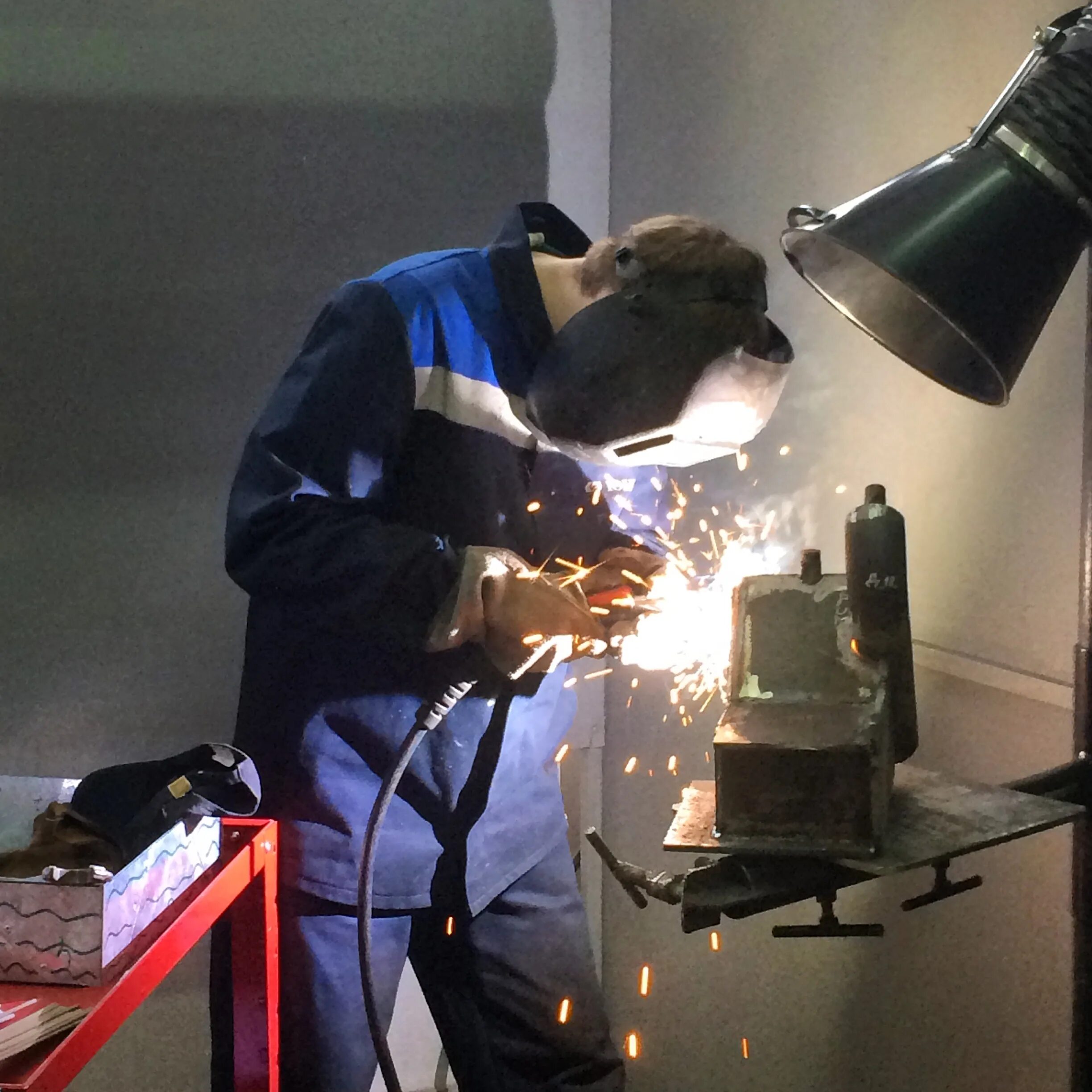 сварщики сантехники работа вакансии. услуги сварщика сантехника. сварщик отопления. сварка радиаторов отопления. электрик сантехник сварщик.