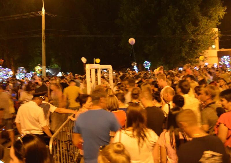 Песня не покинешь этот сквер. Песня не покинешь этот сквер