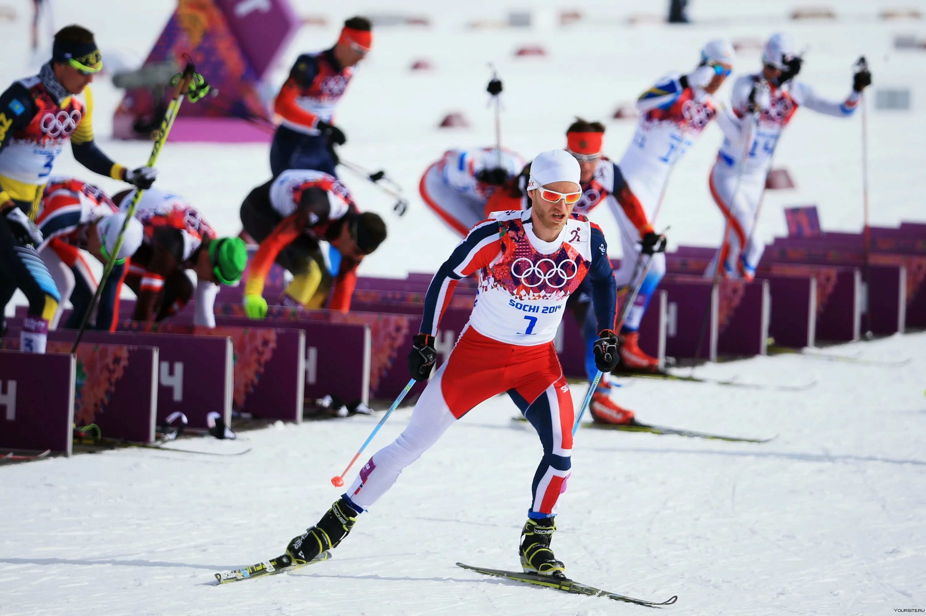 Лыжный спорт в олимпийском движении. Скиатлон. Скиатлон фото. Лыжные гонки скиатлон мужчины Устюгов против Сюндбю.