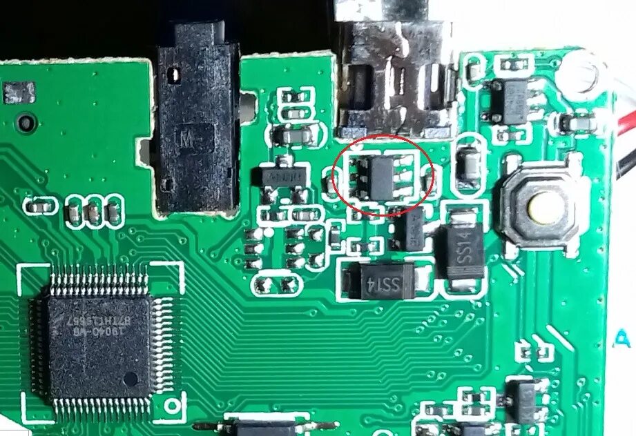 Сгоревший чип. Сгорел чип видеорегистратор. Сгоревший чип atatamtel128. Горелый микрочип.
