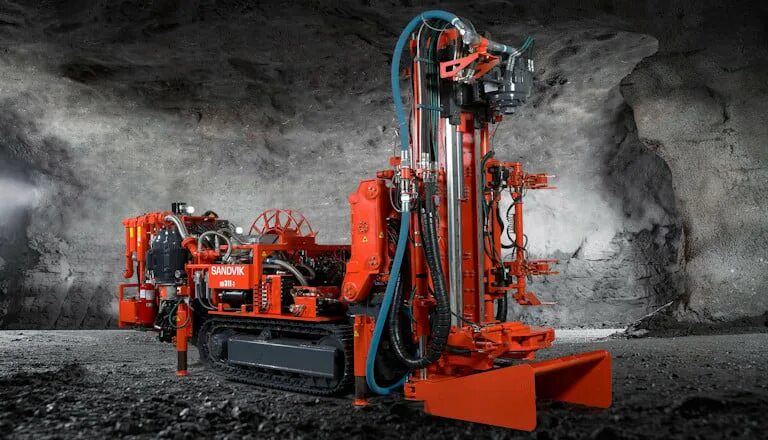 Буровая sandvik. Sandvik ds311. Sandvik du 311. Станок буровой Sandvik de 110. Подземный буровой станок Sandvik.