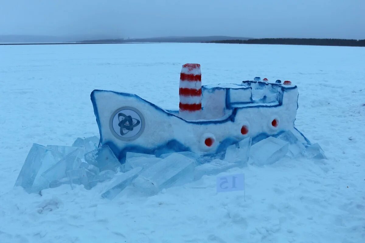 сделан из снега корабль. красивые фигуры из снега. постройки из снега. сделан из снега корабль. сделан из снега корабль.