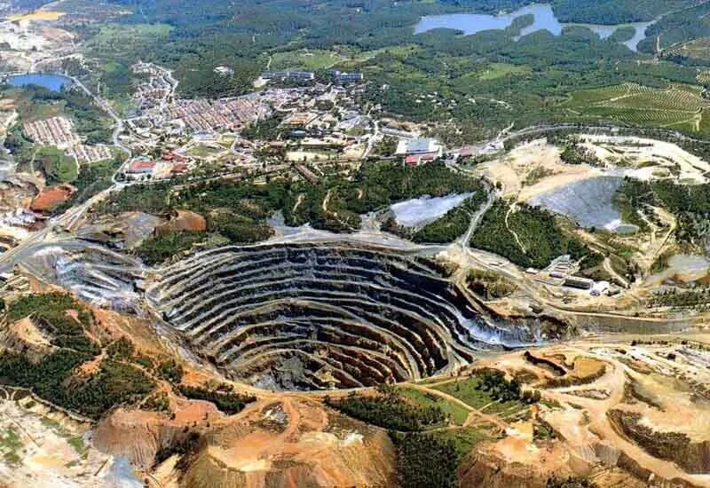Природные ресурсы острова. Карьер Рио тинто в Андалусии, Испания.. Рудники Рио-тинто. Месторождение Рио тинто. Минас-де-Риотинто.
