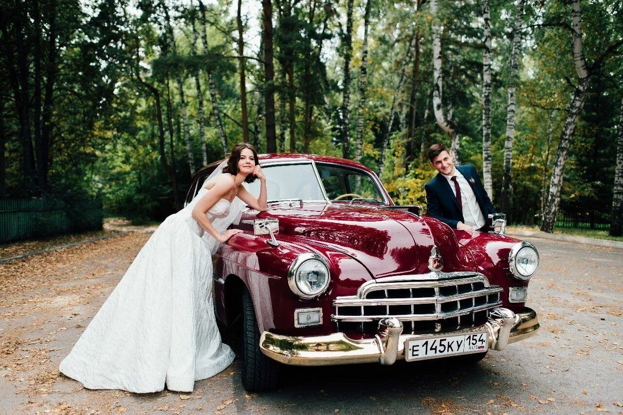Ретро прокат. Ретро авто на свадьбу. Ретро машина на свадьбу. Свадебная фотосессия с ретро автомобилем. Свадьба в стиле ретро.