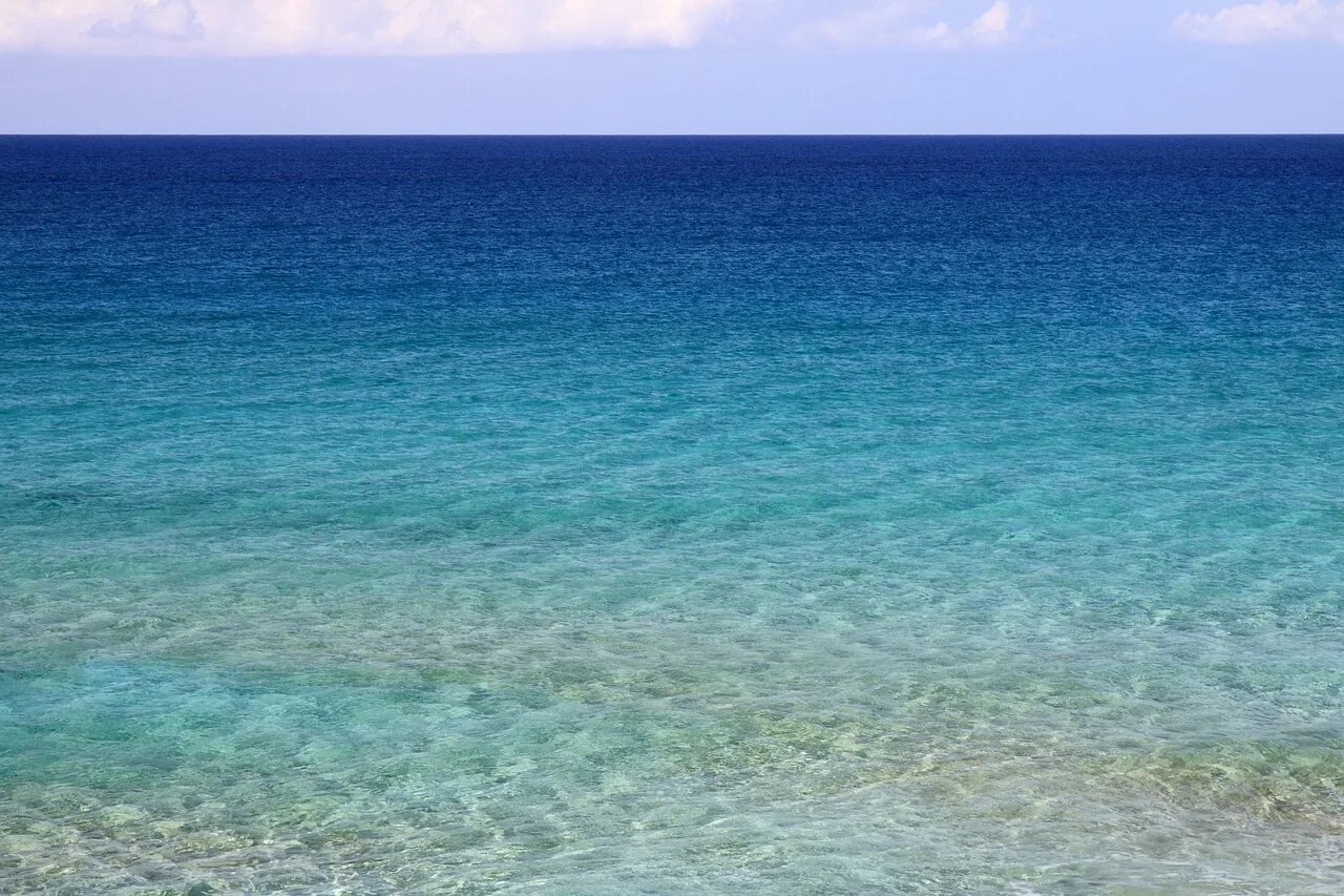 Тонкие море. Спокойное море. Гладь океана. Тонкие море. Море, волны.
