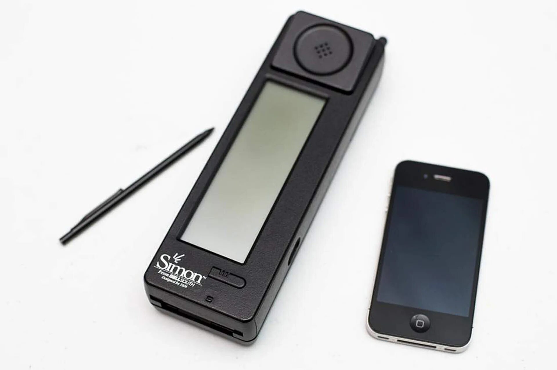 Телефона s 1. Смартфон IBM Simon. Первый смартфон Simon, IBM. Первый сенсорный телефон IBM Simon. IBM Simon 1992.