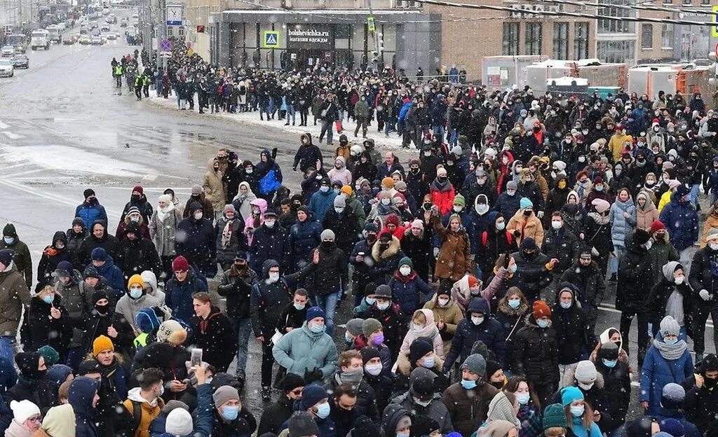 Новости на 21 час. События на площади трёх вокзалов. Митинг возле администрации. Митинг около трех тысяч. Митинг возле Кремля.