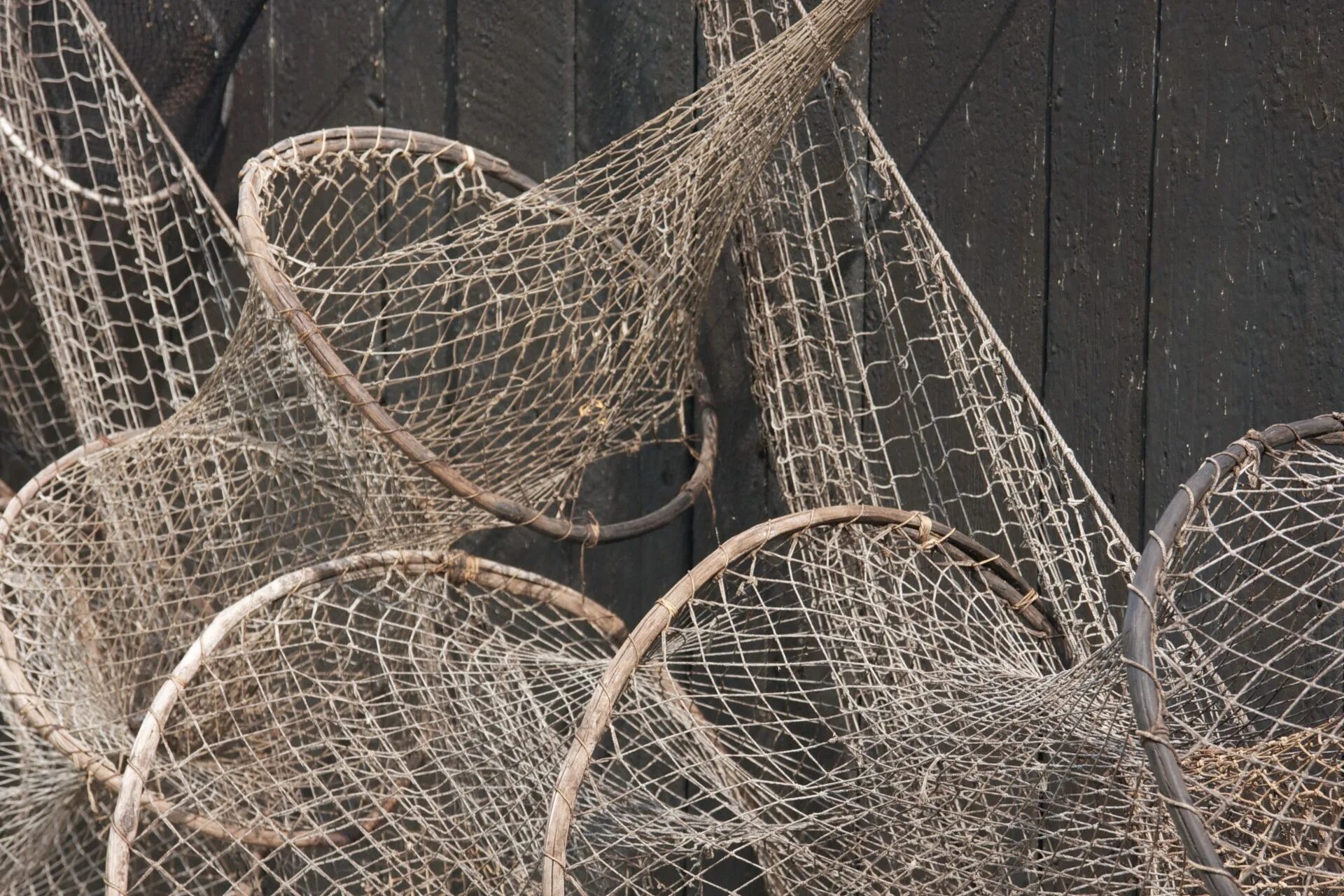 Легкие сети для ловли. Сетка рыболовная. Рыбацкая сетка. Ловля мережей. Сетка для ловли рыбы.