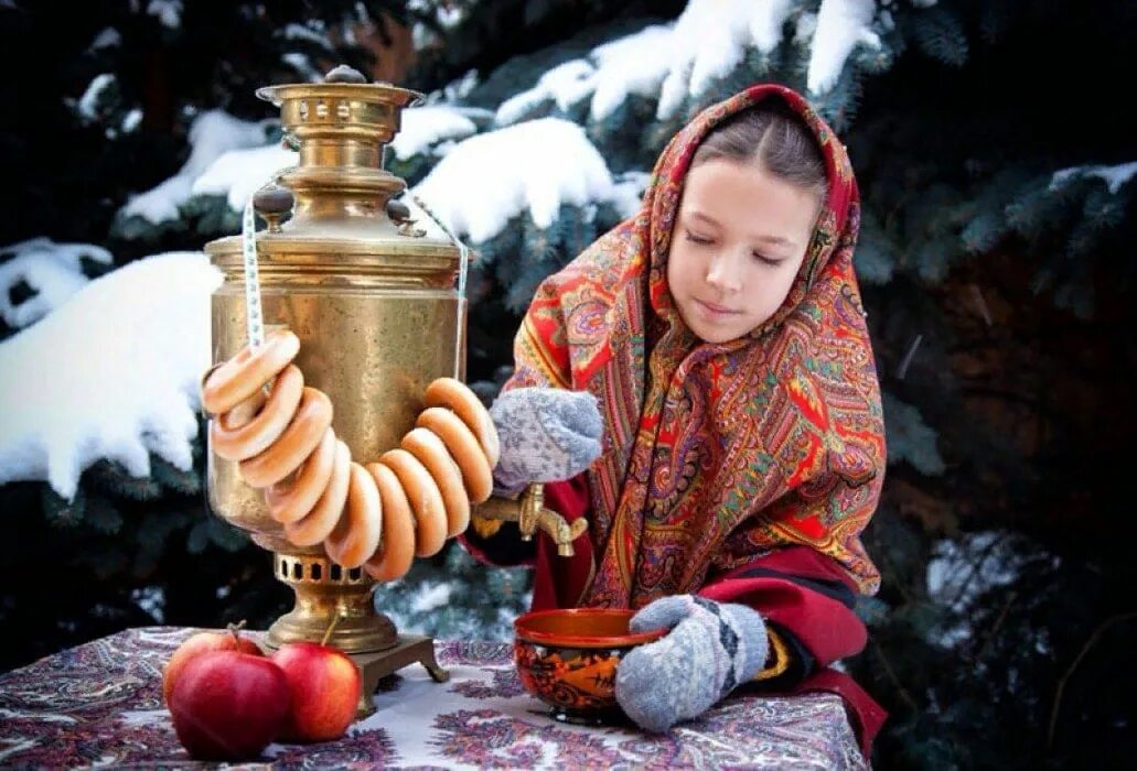 Масленичное чаепитие. Чаепитие в русском стиле. Фотосессия с самоваром зимой. Масленица самовар. Самовар для детей.