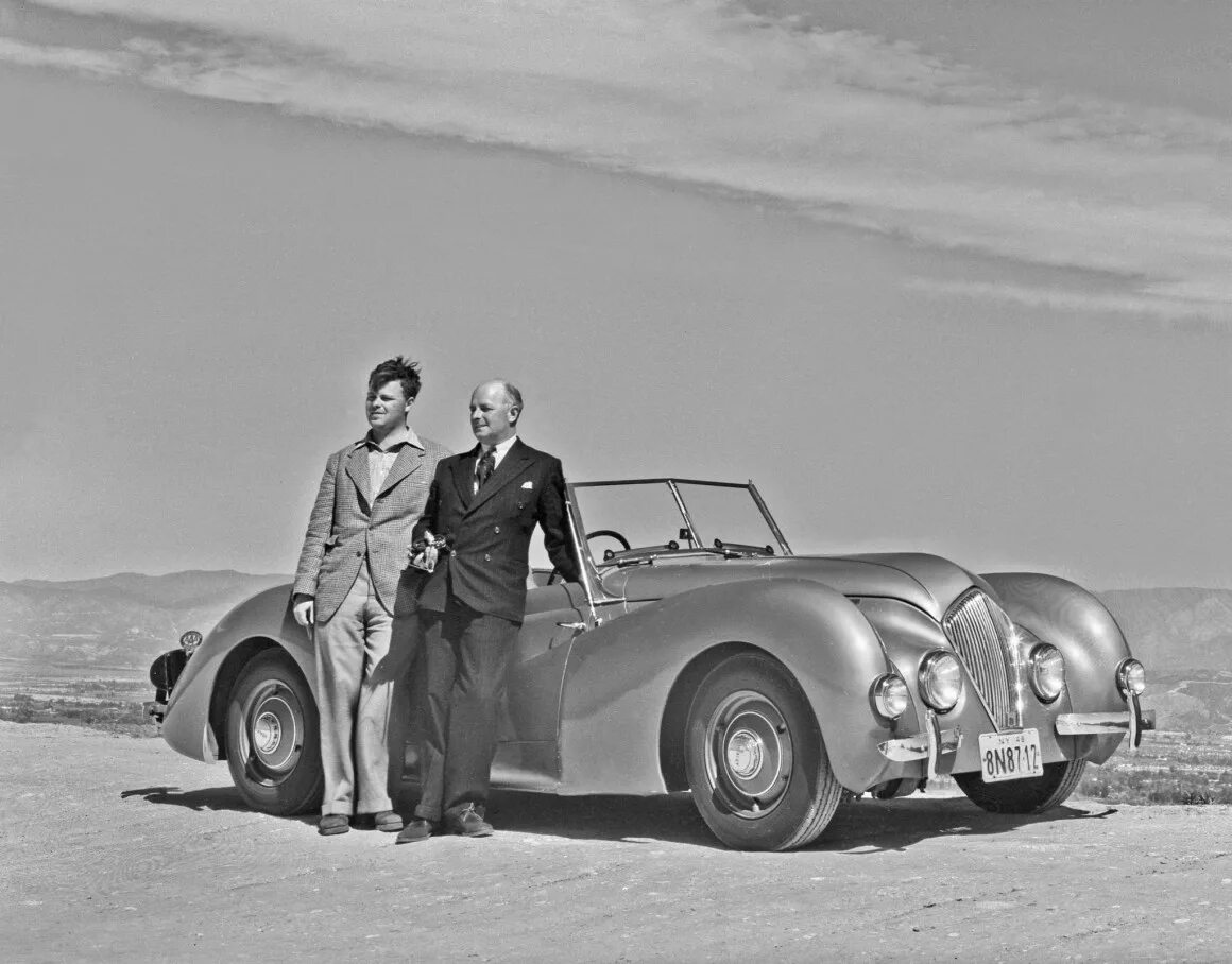 Mark add. Хили Эллиот 1948. Автомобиль 1946. Великобритания 1946. Машина 1946 года Англия.