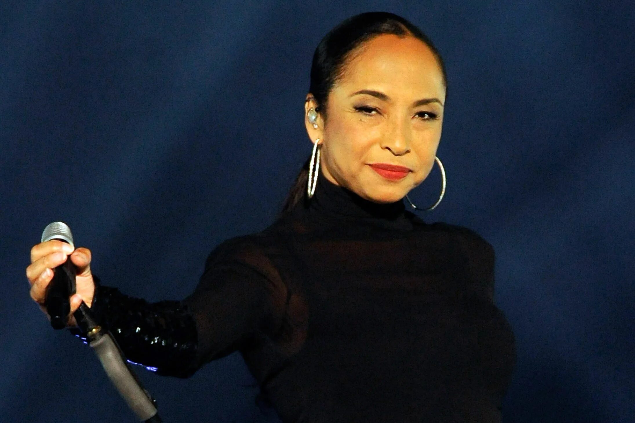 Слушать саде лучшее. Шаде аду. Sade исполнительница. Слушать саде лучшее. Группа sade.