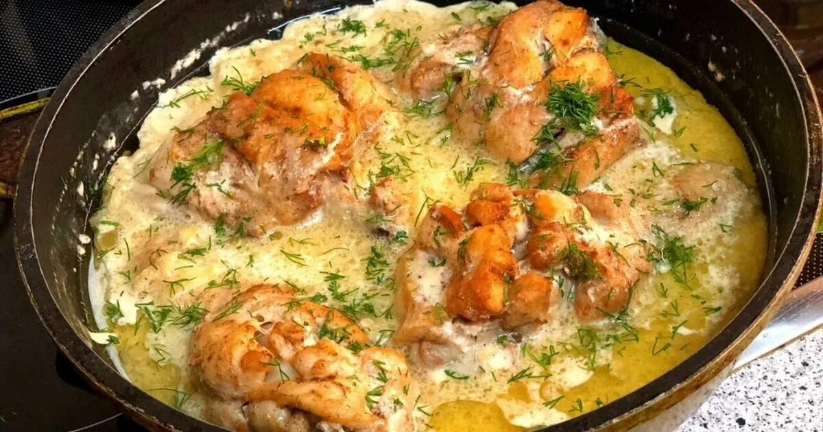 Курица тушеная в луке и сметане. Курица тушеная в луке и сметане