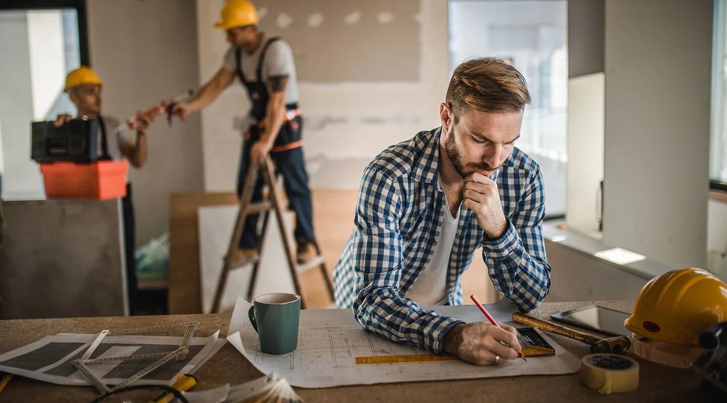 Строительные работы. Строительные работы в квартире. Ремонт квартир мастер. Штукатур маляр. Евроремонт реклама.