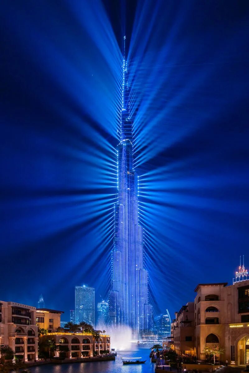 Реклама на бурдж халифа. Бурдж-Халифа Дубай. Небоскрёб Бурдж-Халифа в Дубае. Небоскрёб Бурдж-Халифа в Дубае фото. Бурш Халиф 148 этаж.