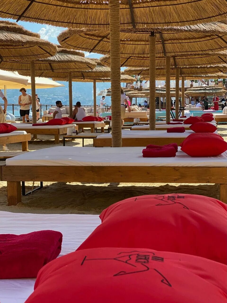 Kiki beach. Кики бич ялта пляж. Kiki beach. Kiki beach. Кики пляж ялта.