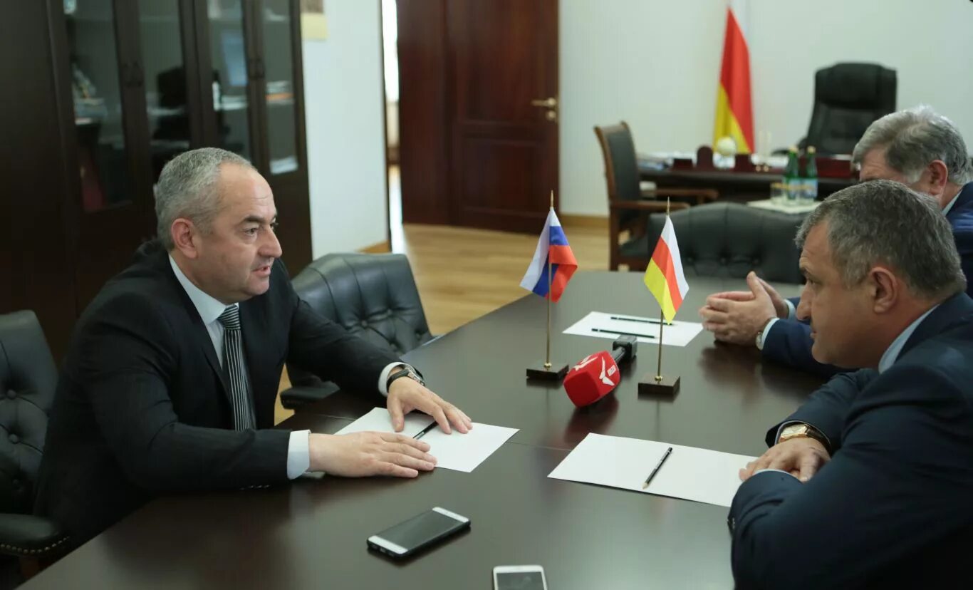 рес южная осетия последние новости. бибилов анатолий ильич вдв. село остатае дзауский район. ацамаз бибилов депутат рюо. дьяконов в республике южная осетия.