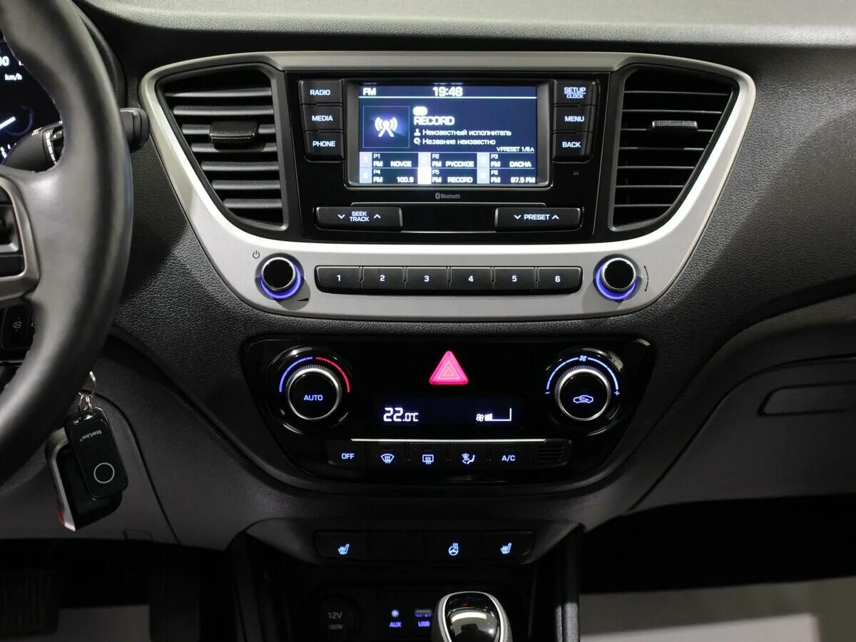 ширина hyundai solaris 2. Hyundai solaris 2019. габариты хендай солярис 2011. Hyundai solaris 2013 габариты. монитор от хендай солярис 2018 года.