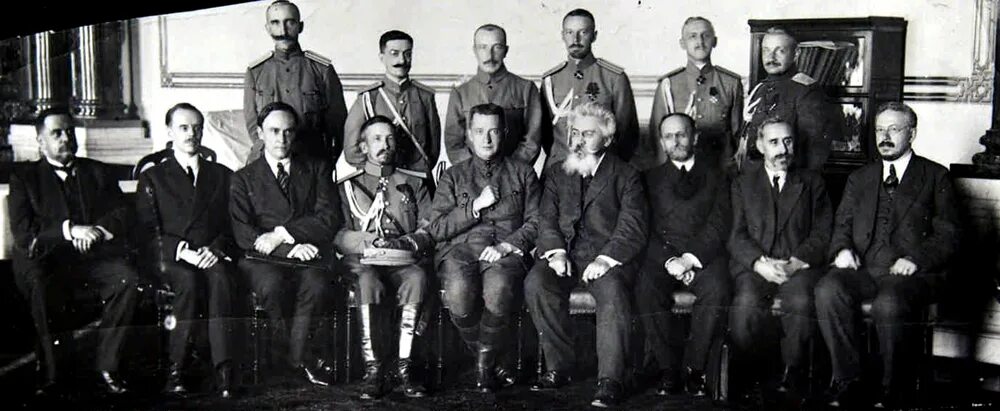 борис савинков и корнилов. 12 августа 1917 года. 12-15 августа 1917 государственное совещание в москве. 12 августа 1917 года. лавр корнилов 1917.