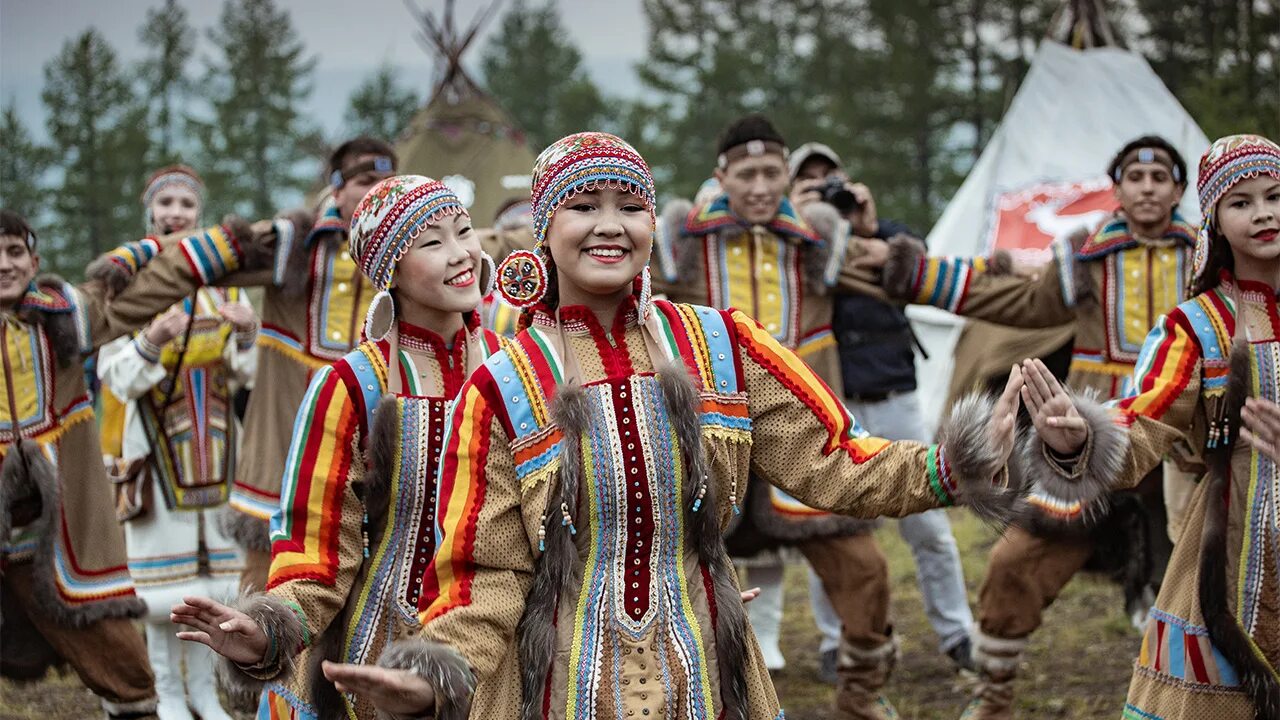 Народ северной евразии является. Эвенкийский язык. Эвенкия Красноярский край народы. Эвенкийский новый год. Вера народов севера России.