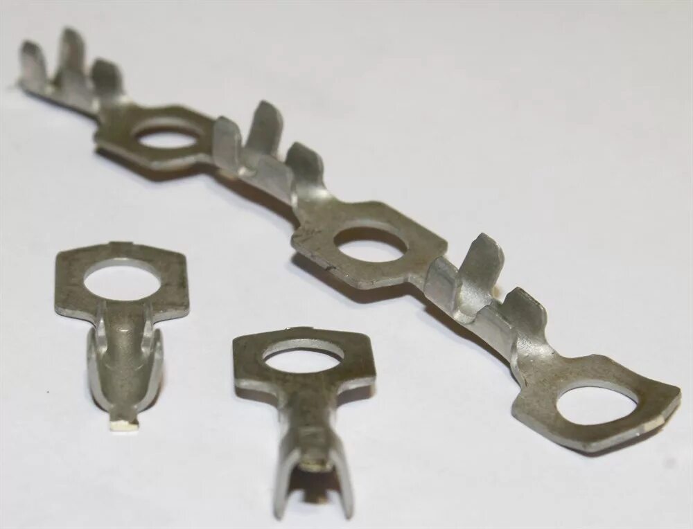 наконечник для провода 6 мм2 под болт. наконечник нки 4,0-6,0мм2(под винт м4) желтый klauke klk6504. мм. наконечник нки 4,0-6,0мм2(под винт м4) желтый klauke klk6504. наконечник klk1r8 klauke 6мм2 под болт м8.