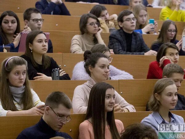 Студенты в аудитории. Студенты в вузе. Студенты в вузе. Аудиотрия с студентами. Вузы не будут учиться.