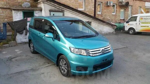 Комплектации фрид спайк. Хонда Фрид Спайк бирюзовый. Honda freed Spike gb4 ПТФ. Хонда Фрид Спайк на проставка. ТТХ Хонда Фрид Спайк.