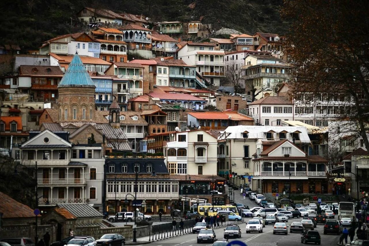Где город тбилиси. Район Дидубе в Тбилиси. Ул. п. Датуашвили , Тбилиси. Дрин-Таун Тбилиси. Тбилиси старый город.