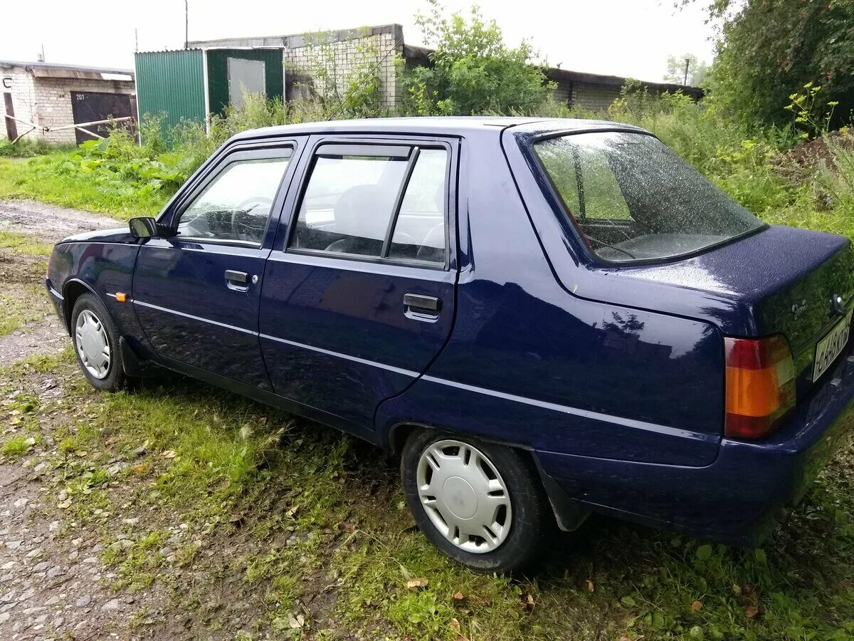 Заз-1103 славута хэтчбек. Заз славута 2004 1103 на 15 радиус. Заз дэу славута. Заз заз-1103 славута 2004. Заз таврия славута.