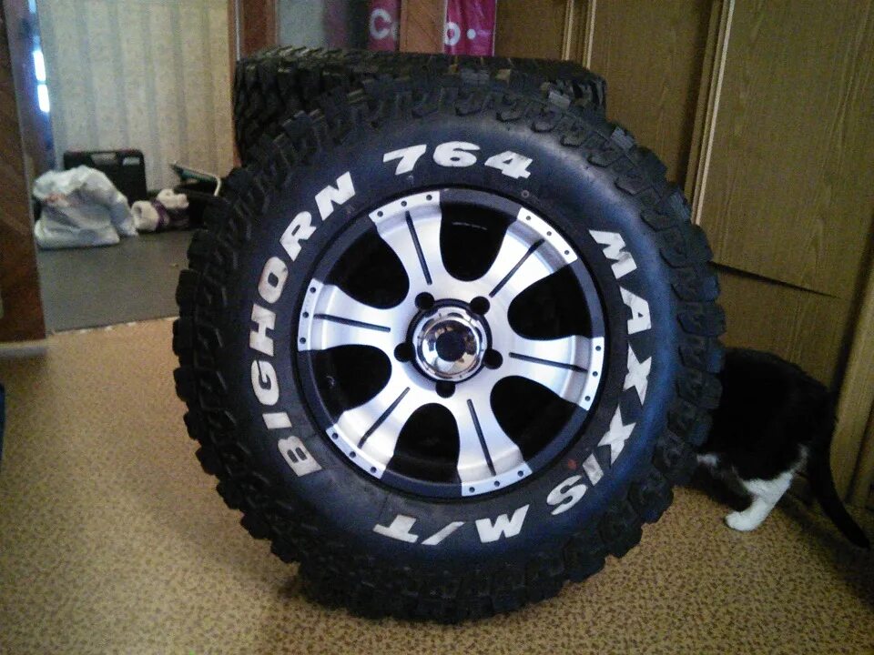 Купить резину 265 70 r16. 265/75r16 Maxxis MT-764. Maxxis MT-764 Bighorn 265/70 r16. Резина Максис на УАЗ Патриот r16. УАЗ Патриот на шинах 265 75r16.