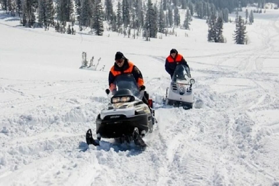 Снегоход в хакасии. Приисковый тур хакасия. Буран хакасия. Погибшие снегоходчики в приисковом. Приисковый хакасия фрирайд.
