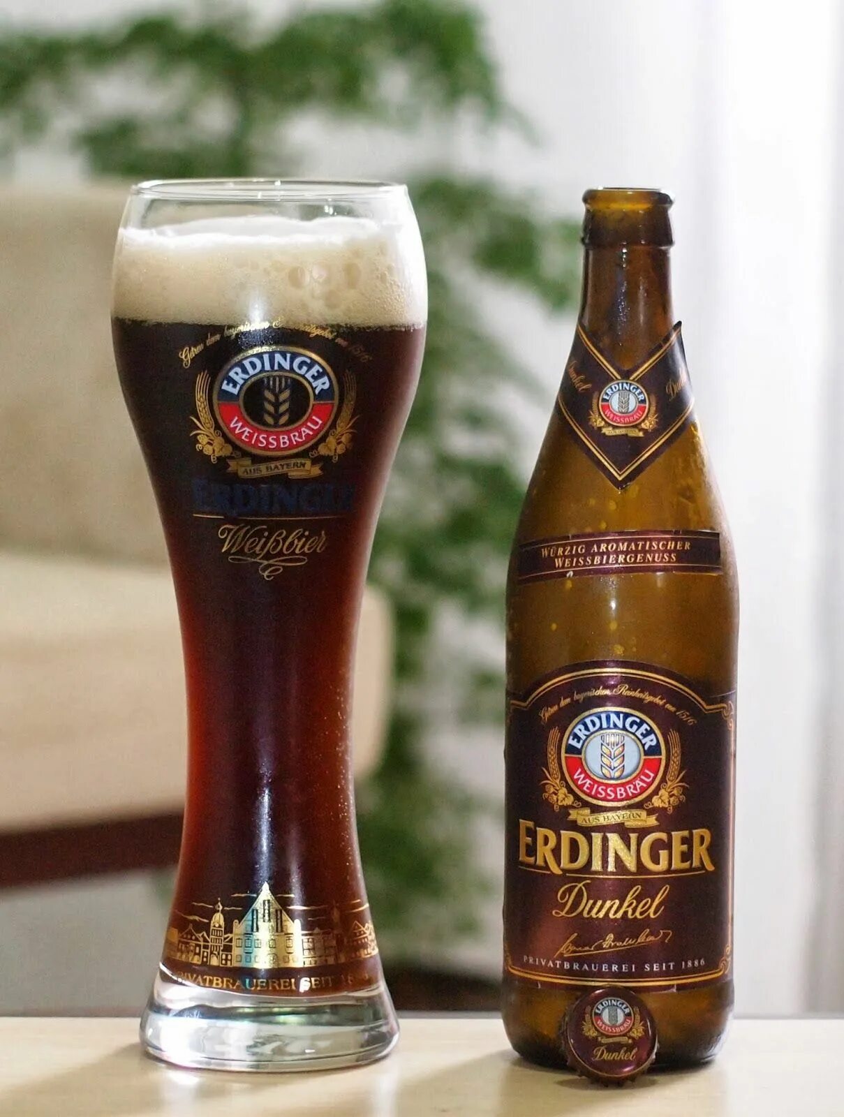 Эрдингер weissbier. Эрдингер хеллес. Erdinger логотип. Erdinger weissbier нефильтрованное. Эрдингер хеллес.