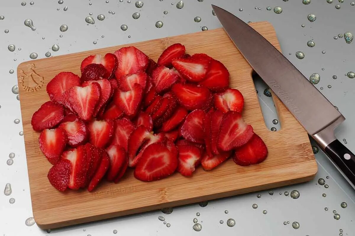 Как красиво нарезать клубнику