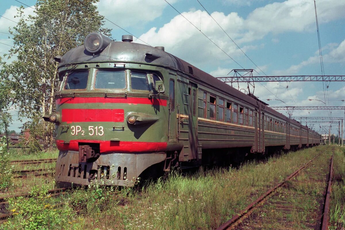 Вл10. Поездом лена новосибирск. Пассажиры в поезде. Поездом лена новосибирск. Уходит в даль последняя электричка.