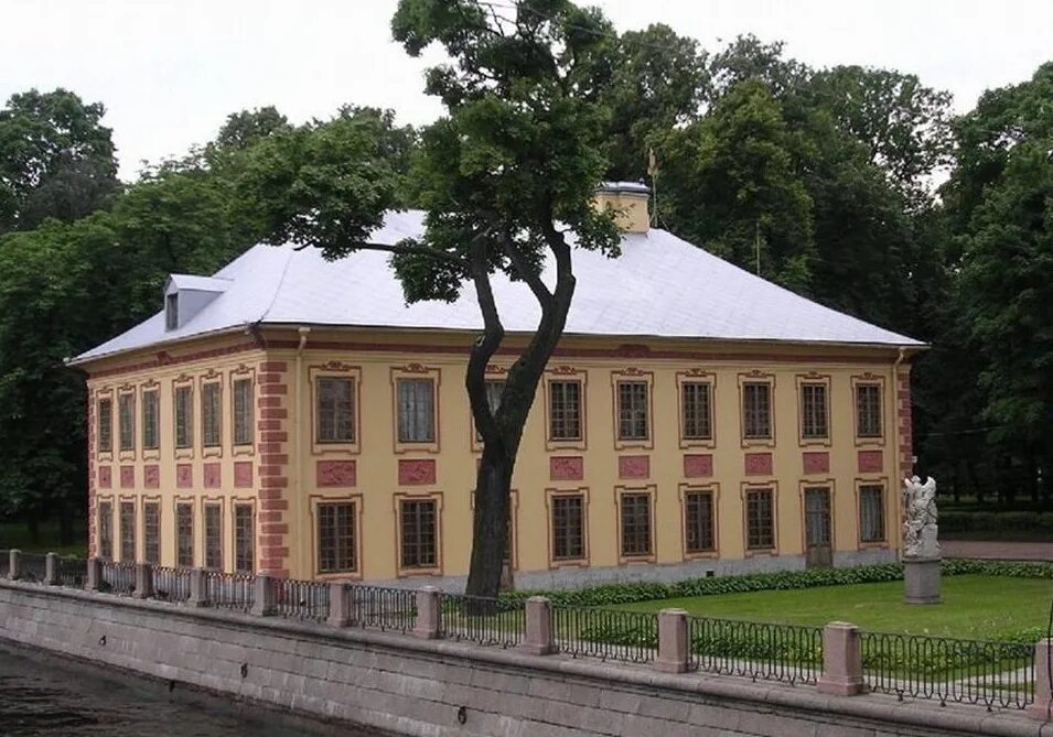 Подпиши названия архитектурных сооружений. Укажите название архитектурного памятника. Какие архитектурные сооружений представленных ниже. Меншиковский дворец санкт-петербург. Напишите название этого здания.