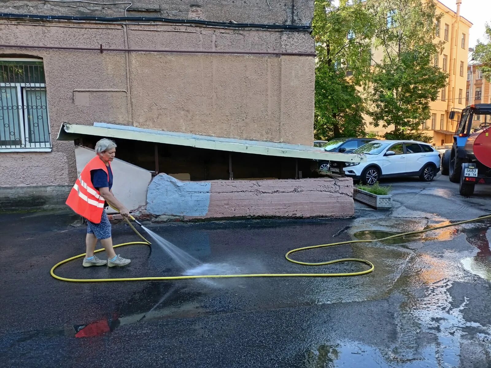 жилкомсервис 2 петроградского. жилкомсервис 2. уборщик территории. жилкомсервис 2 петроградского района. жилкомсервис 2 петроградского района.